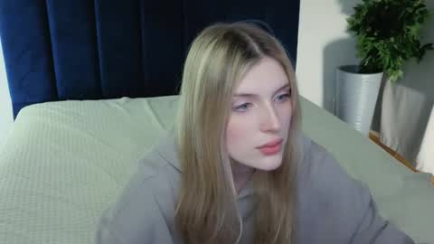 Snapshot of kebesheska chatting on 09/22/25, 02:08 Seb Polly Roxy Jonny online show from 09/22/25, 02:08