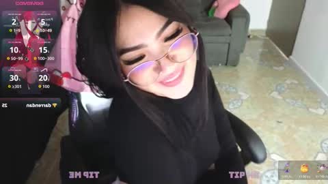 Snapshot of keeiity_moon chatting on 12/18/25, 02:45 keeiity_moon online show from 12/18/25, 02:45