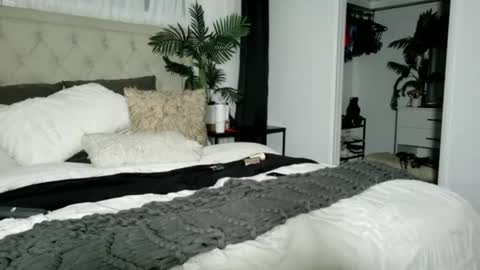 Keelie xx online show from 07/28/26, 11:17