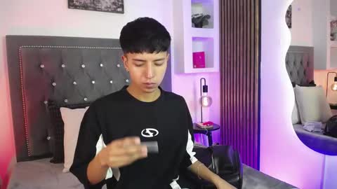 Snapshot of keen_nico chatting on 03/19/26, 12:53 nico online show from 03/19/26, 12:53