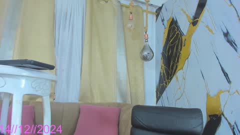 Snapshot of keila_mendoza chatting on 12/14/24, 06:20 Keila online show from 12/14/24, 06:20