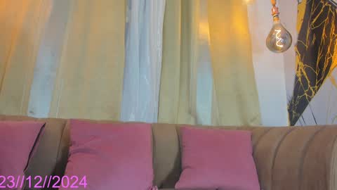 Snapshot of keila_mendoza chatting on 12/23/24, 06:58 Keila online show from 12/23/24, 06:58