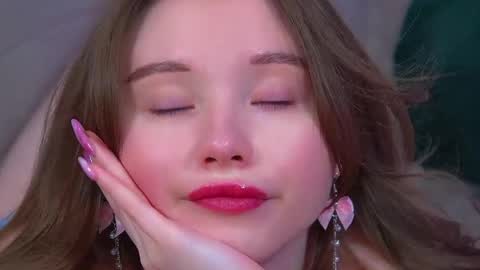 Keira online show from 05/19/26, 01:56