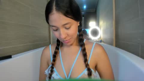 keiry_gonzalez23_aws online show from 10/23/25, 02:00