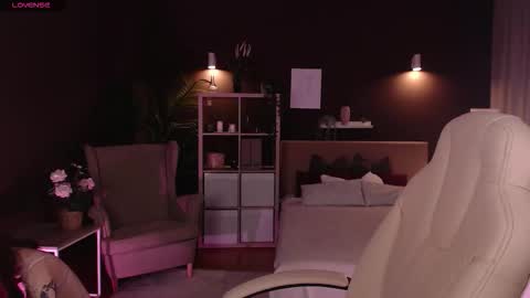 Rina online show from 09/28/25, 07:36