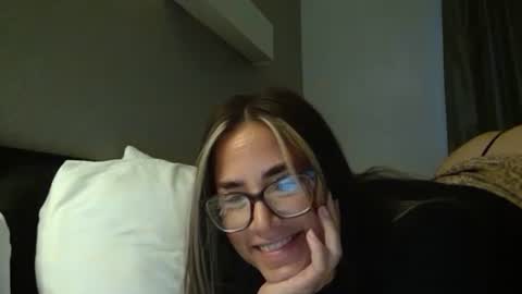 kekes2015 online show from 10/13/25, 02:11