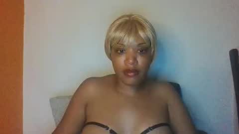 Snapshot of kelliecapri chatting on 05/08/26, 03:12 Kellie online show from 05/08/26, 03:12