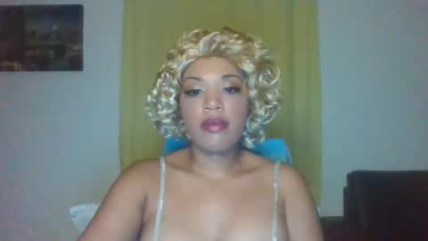 Snapshot of kelliecapri chatting on 06/10/26, 04:12 Kellie online show from 06/10/26, 04:12