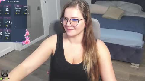Snapshot of kellielowie chatting on 12/23/24, 04:06 kellielowie online show from 12/23/24, 04:06