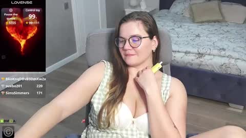 Snapshot of kellielowie chatting on 02/26/25, 03:08 kellielowie online show from 02/26/25, 03:08