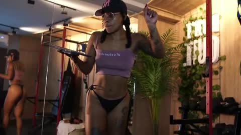 kelly__thomson online show from 04/17/26, 01:03