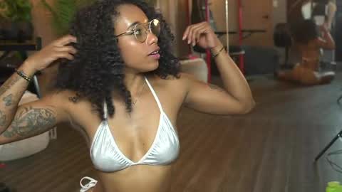 kelly__thomson online show from 05/11/26, 04:04