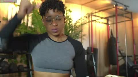 kelly__thomson online show from 05/25/26, 01:39