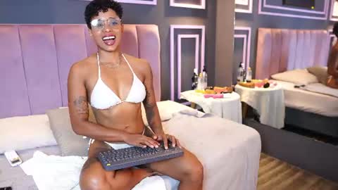 kelly__thomson online show from 06/09/26, 01:01