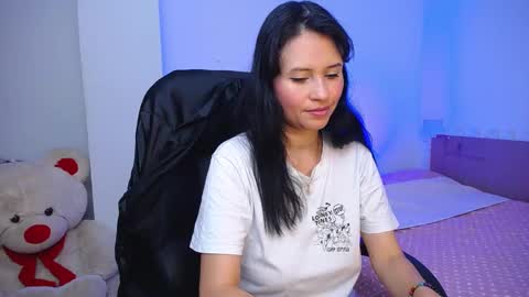 elena online show from 02/13/25, 10:43