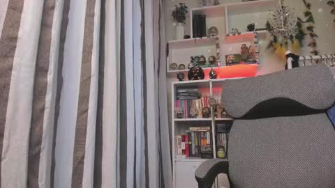 Snapshot of kellyasian chatting on 10/15/25, 06:57 Leia online show from 10/15/25, 06:57