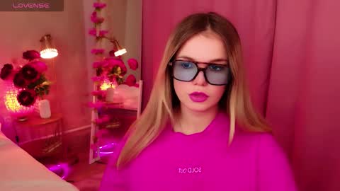 Snapshot of kellyhayden chatting on 11/30/25, 06:23 Kelly online show from 11/30/25, 06:23