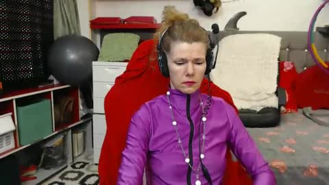 kelly online show from 12/30/24, 01:58