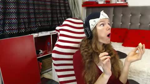 Snapshot of kellynumber chatting on 12/15/25, 11:42 kelly online show from 12/15/25, 11:42