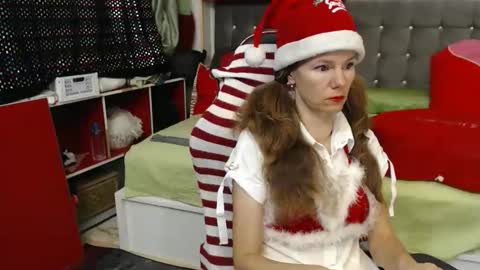 Snapshot of kellynumber chatting on 12/16/25, 11:10 kelly online show from 12/16/25, 11:10