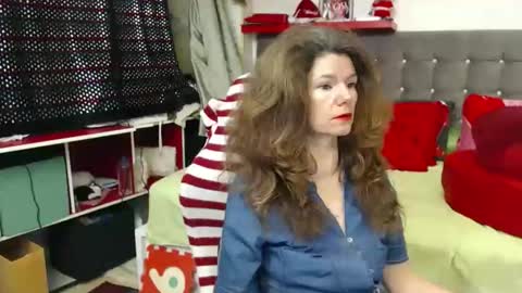 Snapshot of kellynumber chatting on 12/23/25, 10:57 kelly online show from 12/23/25, 10:57