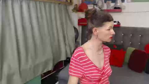 Snapshot of kellynumber chatting on 04/14/26, 10:05 kelly online show from 04/14/26, 10:05