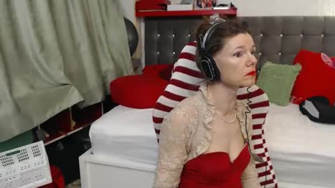 Snapshot of kellynumber chatting on 04/15/26, 10:21 kelly online show from 04/15/26, 10:21