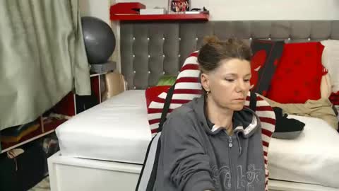 Snapshot of kellynumber chatting on 05/15/26, 11:01 kelly online show from 05/15/26, 11:01