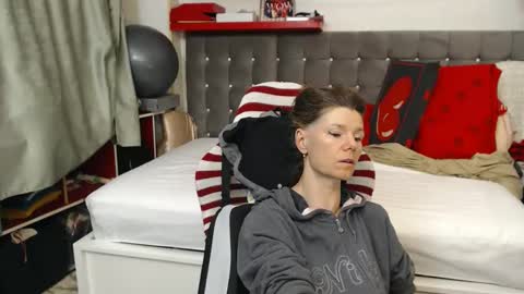Snapshot of kellynumber chatting on 05/15/26, 11:56 kelly online show from 05/15/26, 11:56