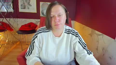 Kelly online show from 07/25/26, 07:39