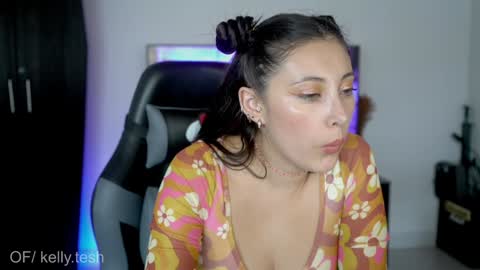 Snapshot of kellytesh chatting on 09/19/25, 05:02 Kelly online show from 09/19/25, 05:02