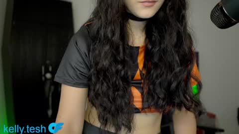 Snapshot of kellytesh chatting on 10/08/25, 05:43 Kelly online show from 10/08/25, 05:43