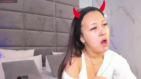 kellyy_bern online show from 11/28/25, 12:35