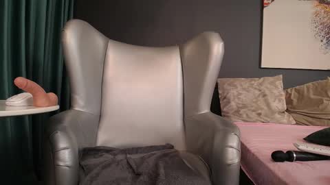 kelsikarterr online show from 02/25/25, 12:03