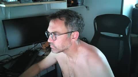 Snapshot of kelvin06133 chatting on 06/21/26, 01:57 kelvin06133 online show from 06/21/26, 01:57