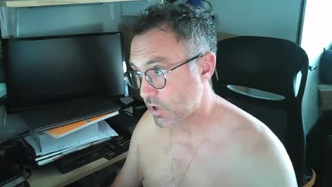 Snapshot of kelvin06133 chatting on 07/26/26, 12:01 kelvin06133 online show from 07/26/26, 12:01