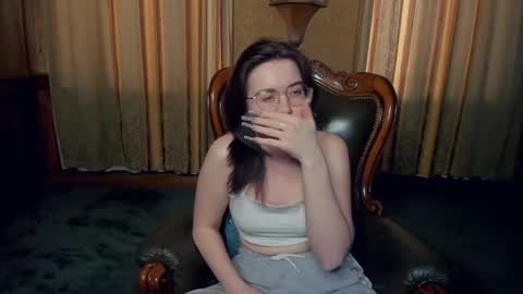 Snapshot of kemberlyrobeza chatting on 05/19/26, 01:56 Lina online show from 05/19/26, 01:56