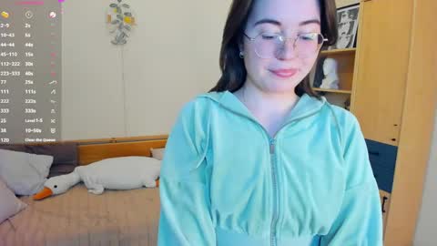 Snapshot of kemberlyrobeza chatting on 06/07/26, 12:26 Lina online show from 06/07/26, 12:26