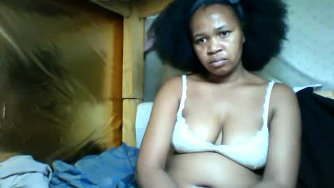 Snapshot of kenalie chatting on 06/12/26, 12:37 Kenalie online show from 06/12/26, 12:37