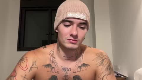 luis carlos esteban online show from 10/30/25, 04:52