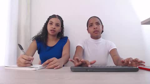 Snapshot of kendaall_sweet chatting on 12/02/24, 12:51 Kendall online show from 12/02/24, 12:51