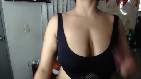 Snapshot of kendall_morry chatting on 12/19/25, 05:47 kendall online show from 12/19/25, 05:47
