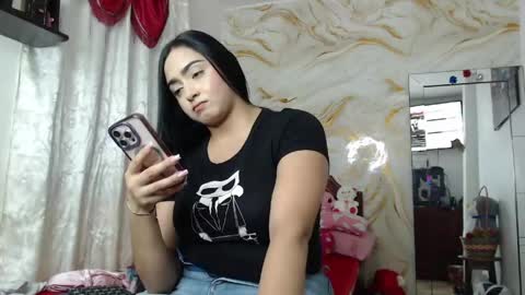 Snapshot of kendall_morry chatting on 04/19/26, 01:49 kendall online show from 04/19/26, 01:49