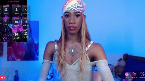 kendallgil_ online show from 10/21/25, 11:27