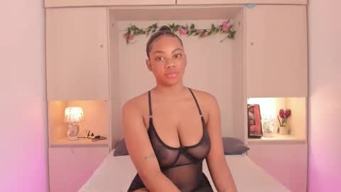 Snapshot of kendallrosse1 chatting on 10/17/25, 12:52 Kendal online show from 10/17/25, 12:52