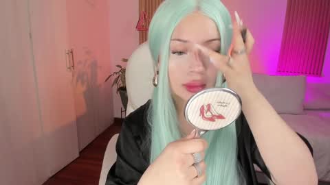 Snapshot of kendallwett chatting on 11/17/25, 08:47 Kendall online show from 11/17/25, 08:47