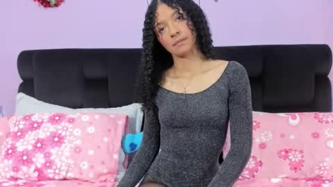 Snapshot of kendallwings chatting on 11/26/25, 02:01 kendallwings online show from 11/26/25, 02:01