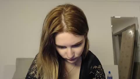 cloe online show from 01/06/25, 07:42