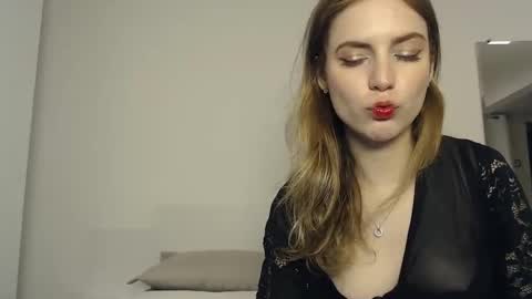 cloe online show from 01/12/25, 04:52