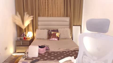 Snapshot of kendalveronika chatting on 11/12/25, 08:37 kendalveronika online show from 11/12/25, 08:37